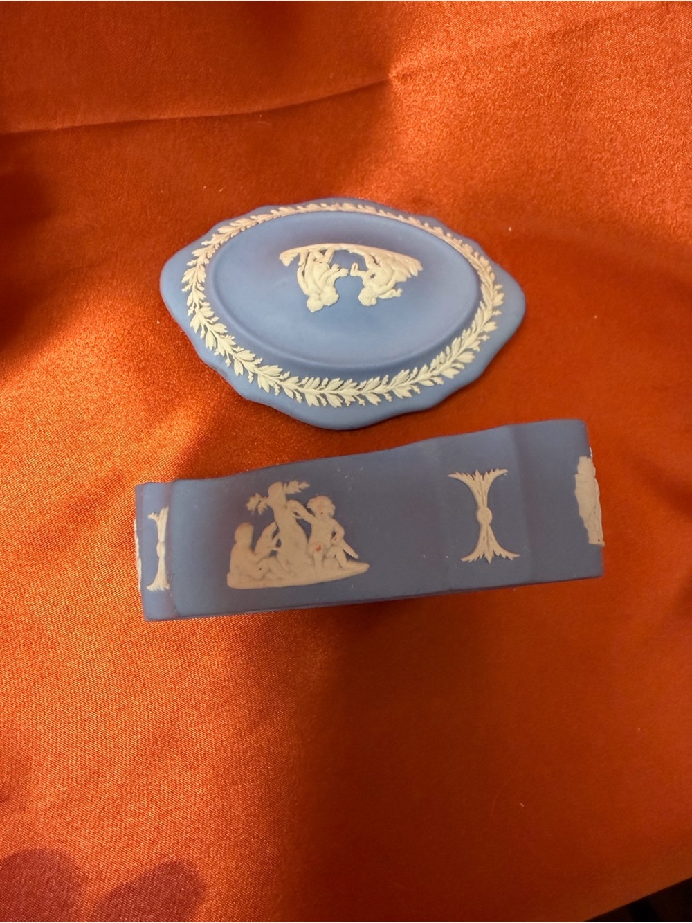 Vintage Wedgwood Blue Jasperware Scalloped Oval Trinket Box Cherub Relief Lid - Picture 5 of 9